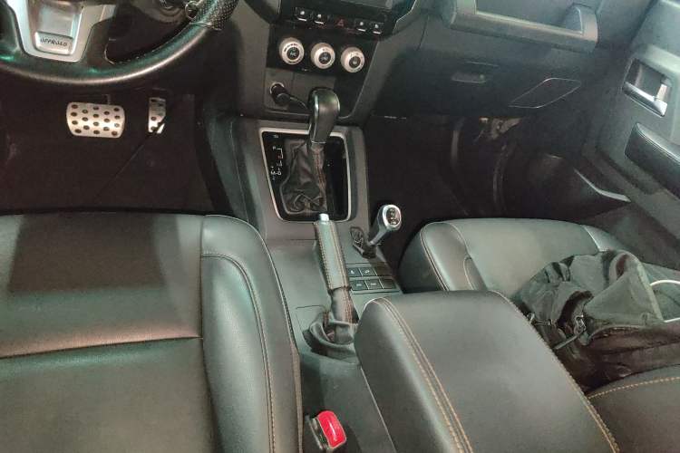 Used Beijing Auto BJ40 2016 40L 2.3T Automatic All-Wheel Drive Premium Edition
