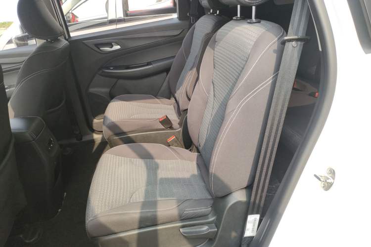 Used Baojun 730 2019 1.5T Manual Fashion Model 7-seater China VI
