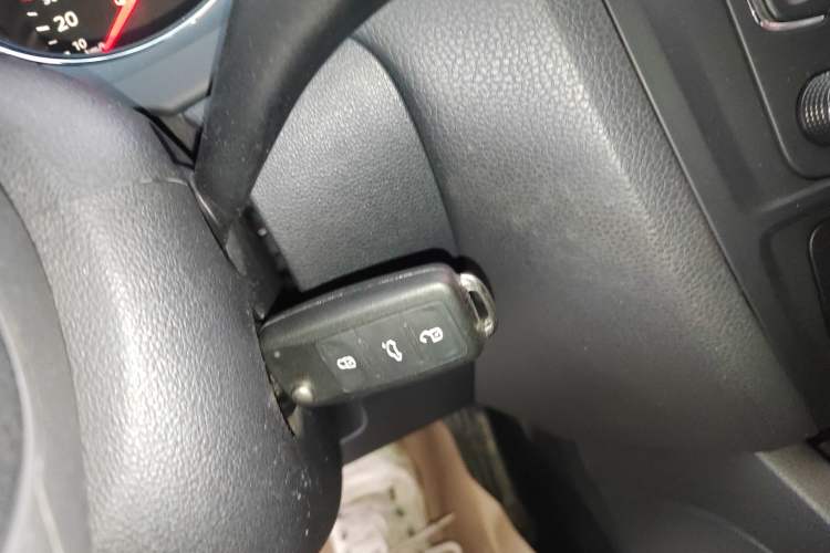 Used Volkswagen Sagitar 2015 1.6L Automatic Fashion Model
