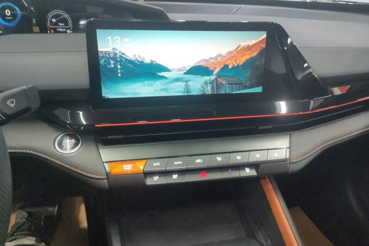 Used Changan UNI-V iDD 2023 ZhiDian iDD 1.5T 113km ZhiKu Model
