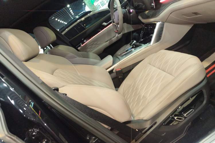 Used BYD Tang New Energy 2024 DM-i Glory Edition 112KM Prestige Model