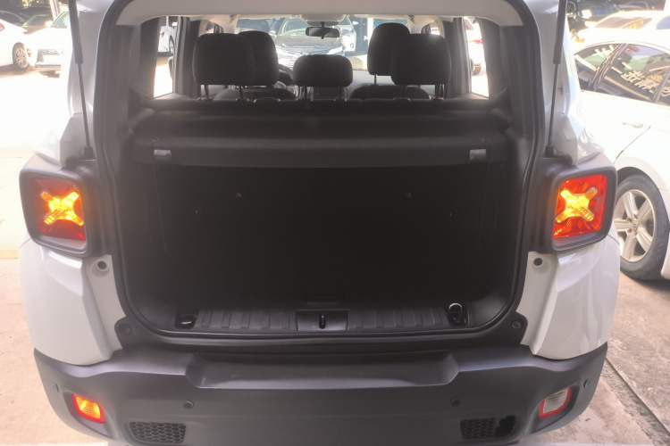 Used  Renegade 2016 1.4T Automatic Kinetic Edition
