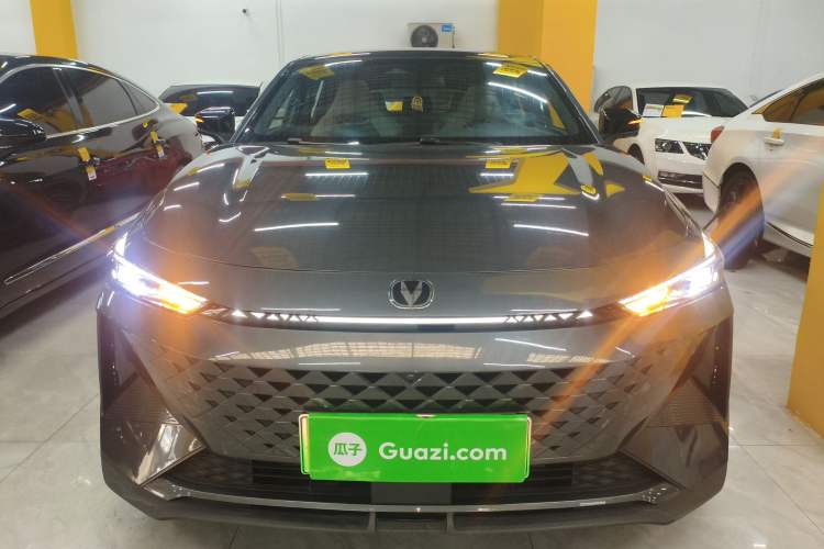 Used Changan UNI-V iDD 2024 Blue Whale Smart Electric iDD 136km Luxury Model
