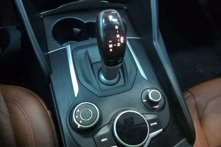 Used Alfa Romeo Giulia 2017 2.0T 280HP Luxury Edition
