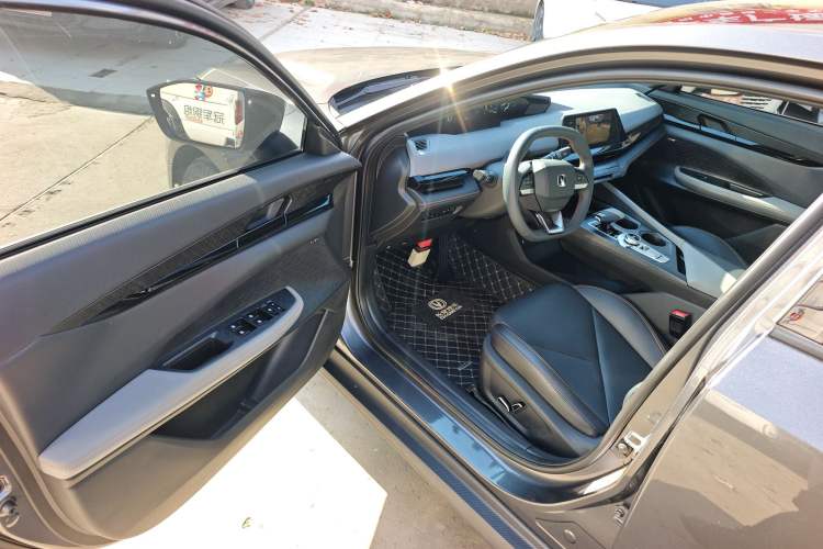 Used Changan UNI-V 2022 1.5T Smart Navigation Version
