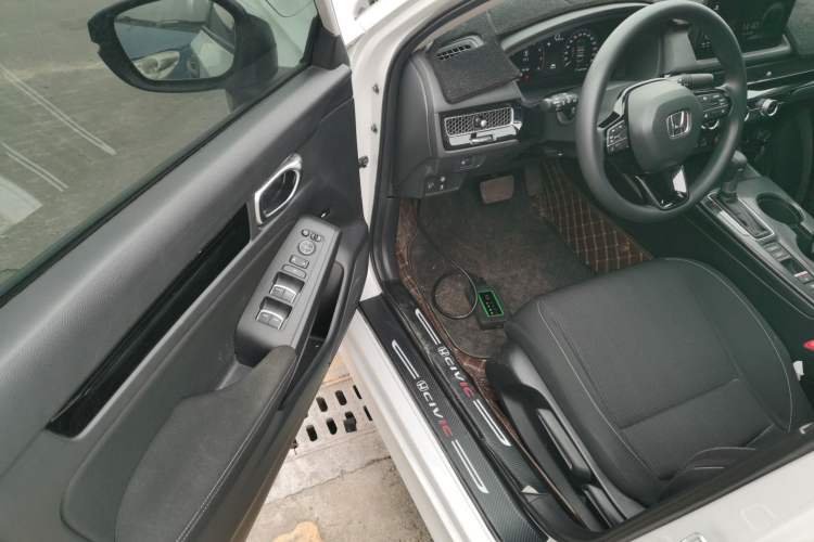 Used Honda Civic 2023 240TURBO CVT Dynamic · Center Stage Special Edition
