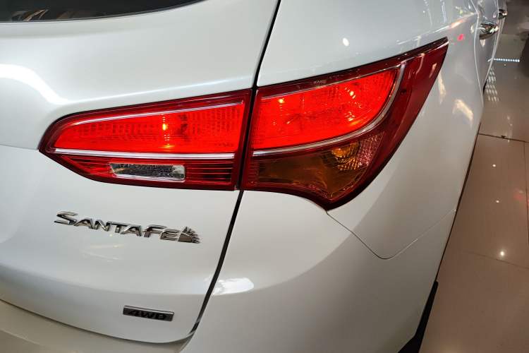 Used Hyundai Santa Fe 2013 2.4L Automatic 4x4 Smart Version
