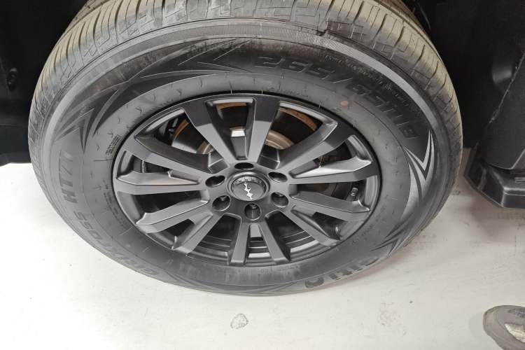 Used  Leopard 5 2023 Explore Edition