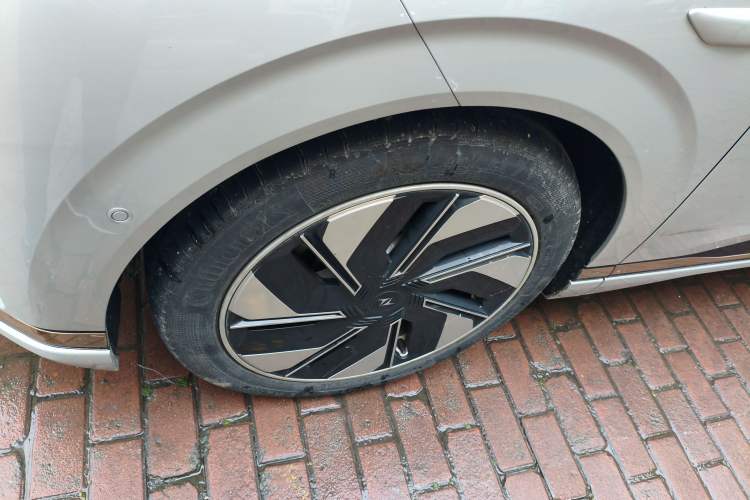 Used  eπ008 2024 210Max Range-Extended Version 6 Seats