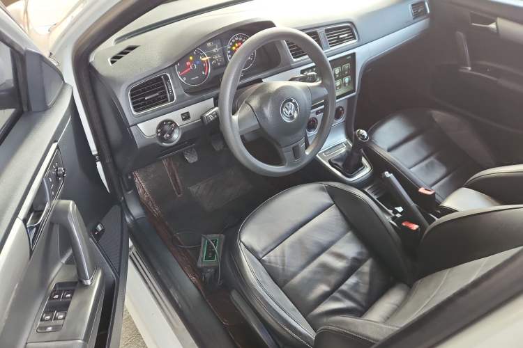 Used Volkswagen Lavida 2013 Restyled Classic 1.6L Manual Comfort Edition