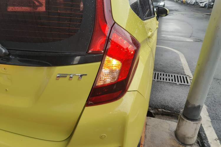 Used Honda Fit 2016 1.5L LXS CVT Comfort Sunroof Version
