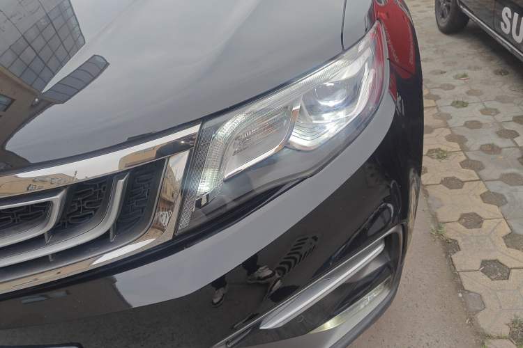 Used Geely Auto Emgrand X7 Sport 2018 1.8TD Automatic Two-Wheel Drive ZhiZun Model with 4G Connectivity