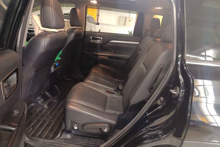 Used Toyota Highlander 2015 2.0T Two-Wheel Drive Luxury Edition 7 Seats