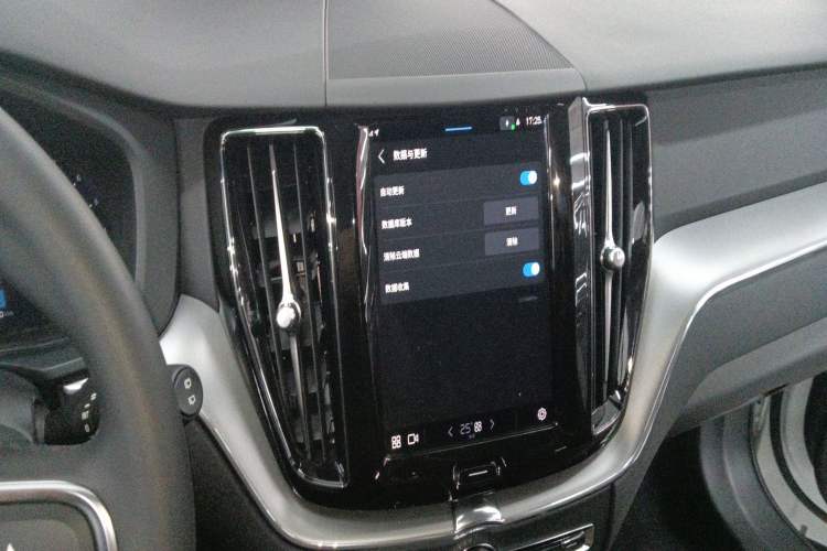 Used Volvo XC60 2023 B5 4x4 Smart Luxury Edition