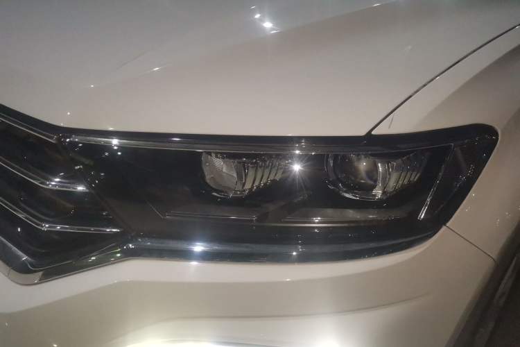 Used Volkswagen T-ROC 2019 230TSI DSG Two-Wheel-Drive Advanced Version China VI Standard
