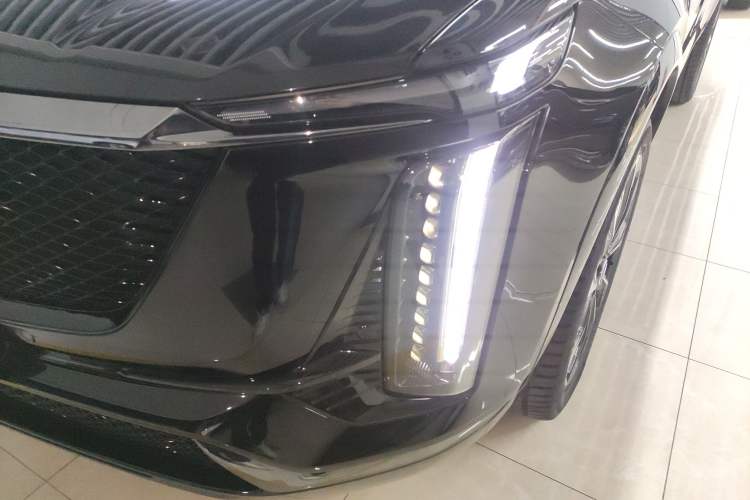 Used Cadillac XT5 2025 2.0T Platinum Edition