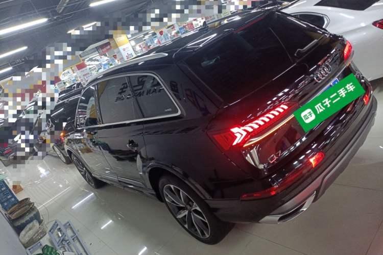 Used Audi Q7 2022 55 TFSI quattro S line Sport model
