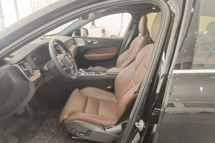 Used Volvo XC60 New Energy 2025 Plug-in Hybrid Long-Range All-Wheel Drive Smart Luxury Edition