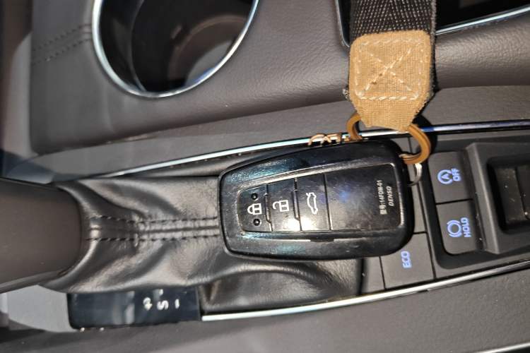 Used Toyota Avalon 2019 2.5L Touring Premium Version China VI Standard
