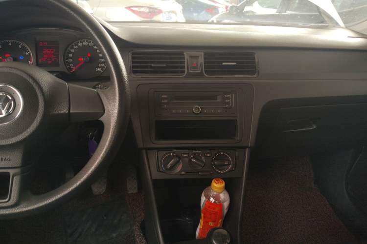 Used Volkswagen Santana 2015 1.6L Manual Fashion Edition
