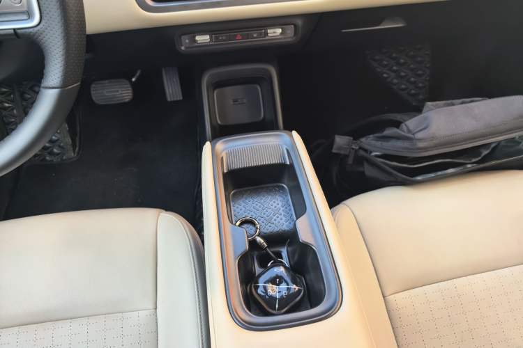 Used Wuling Bingo PLUS 2024 330 km Range Five-Seater Version