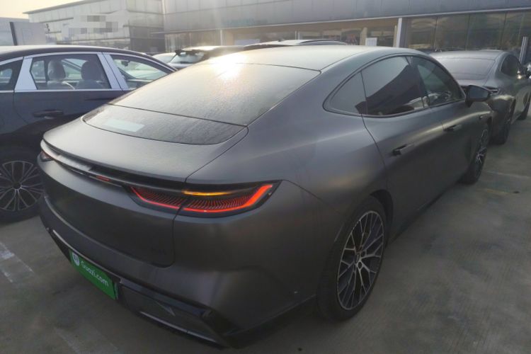 Used  E8 2024 620 km All-Wheel-Drive Dragon Edition
