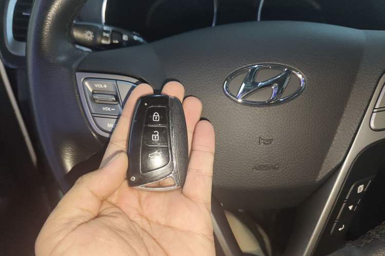 Used Hyundai Santa Fe 2017 2.4L Automatic Two-Wheel Drive Smart Version 5 Seats
