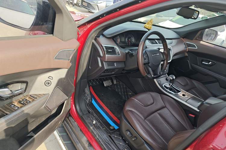 Used Land X7 2015 2.0T Panoramic Prestige Edition
