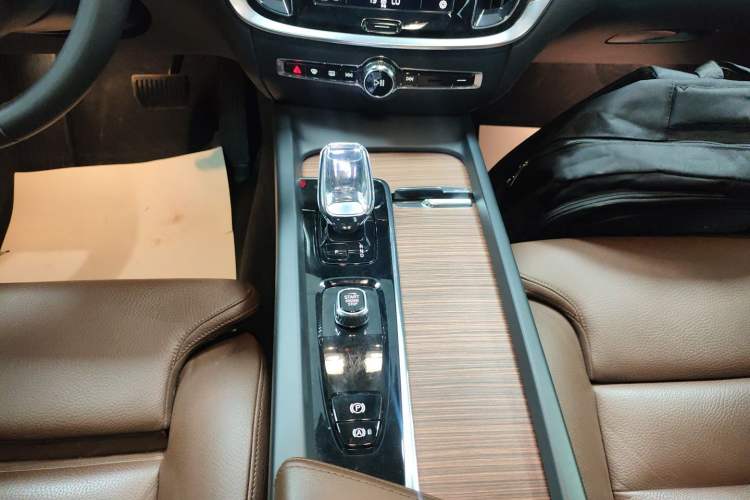 Used Volvo S60 2024 B4 Zhiyuan Luxury Edition
