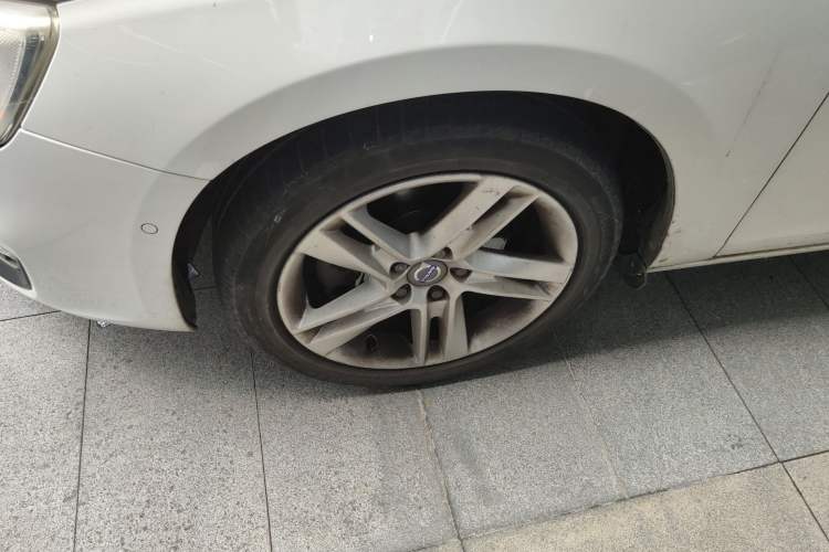 Used Volvo V60 2015 T5 Zhiya Edition
