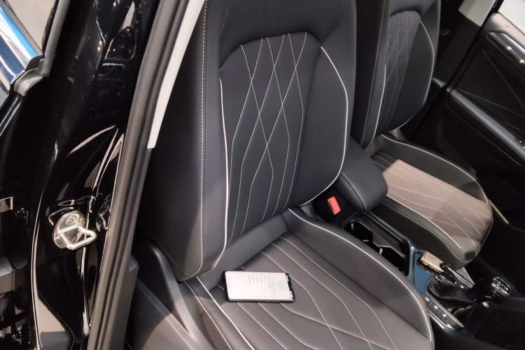 Used Volkswagen Tiguan L 2024 Outstanding Model 330TSI Automatic Two-Wheel Drive R-Line Dragon Glory Edition
