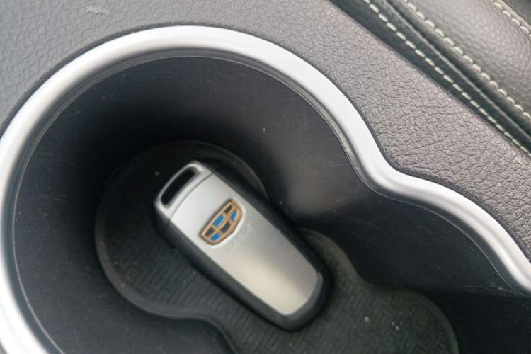 Used Geely Auto Vision X6 2016 1.8L Manual Luxury Edition
