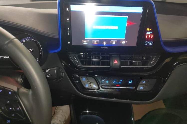 Used Toyota IZOA 2020 2.0L Yichi Version
