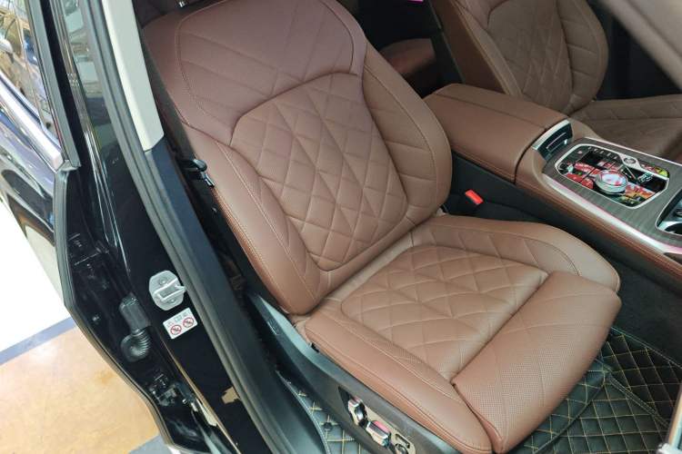 Used BMW X7 2023 xDrive40i Luxury Package with Leading Features
