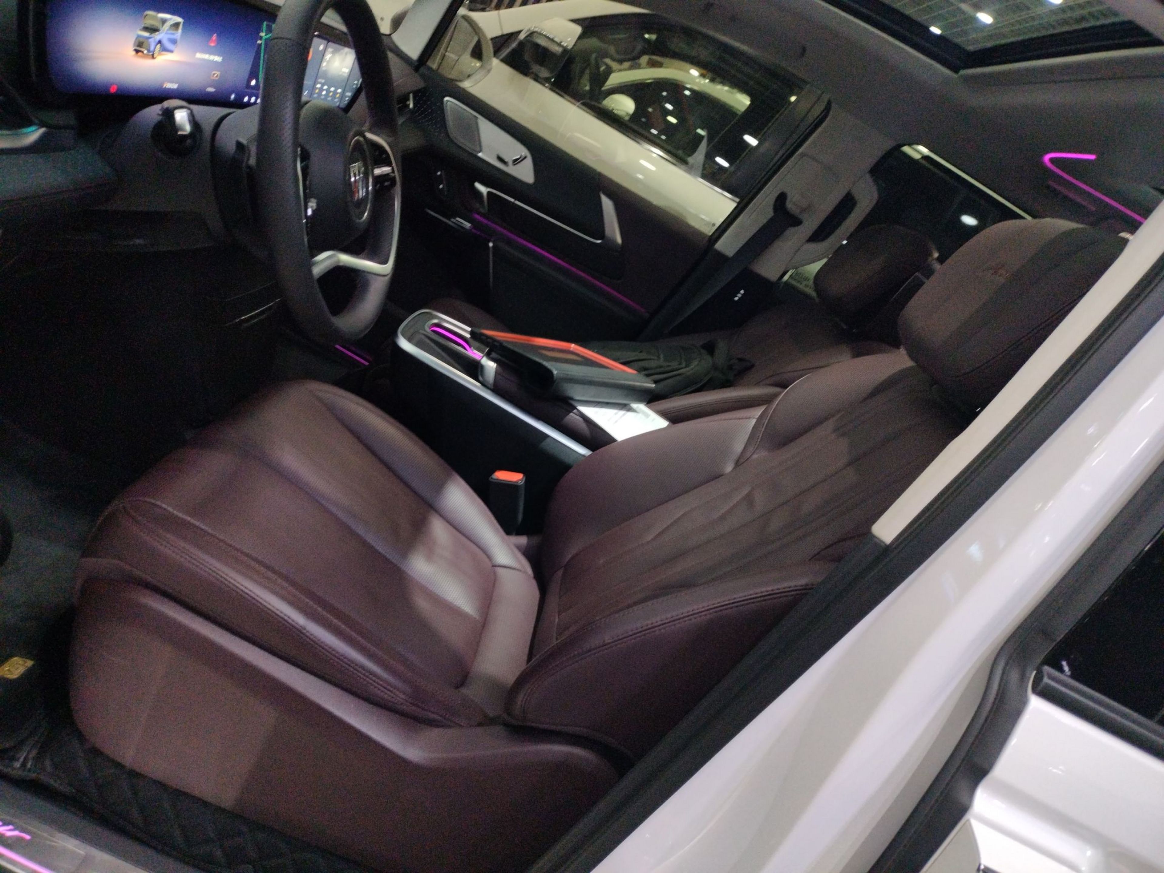 Переднее сиденье в автомобиле