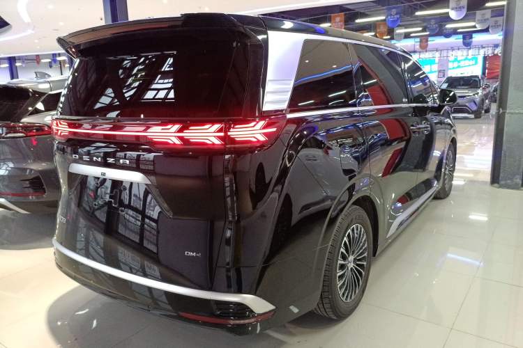 Used Denza D9 2024 DM-i 1050 Luxury Model
