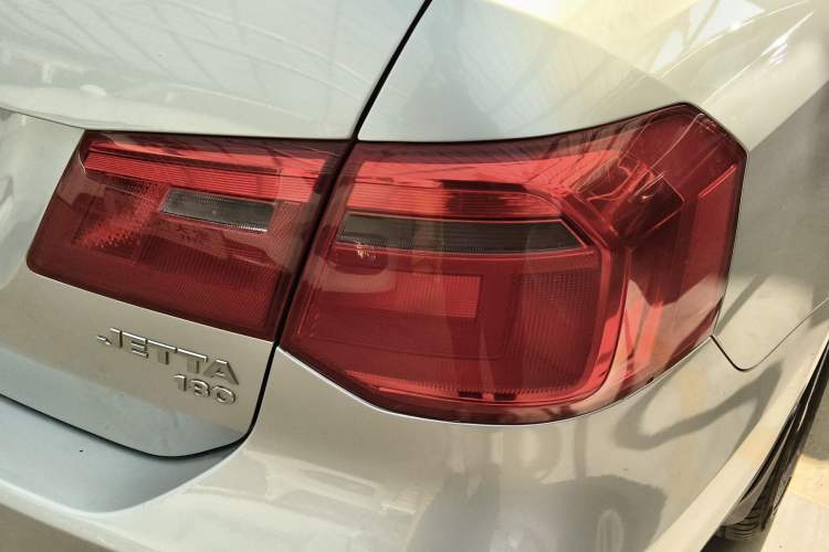 Used Volkswagen Jetta 2015 Value Edition 1.6L Manual Fashionable Style
