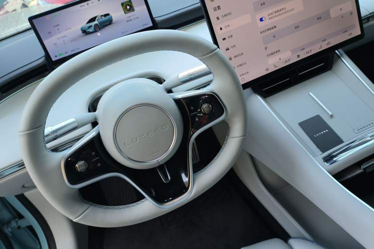 Used Hima Luxeed S7 2025 705 km Pro
