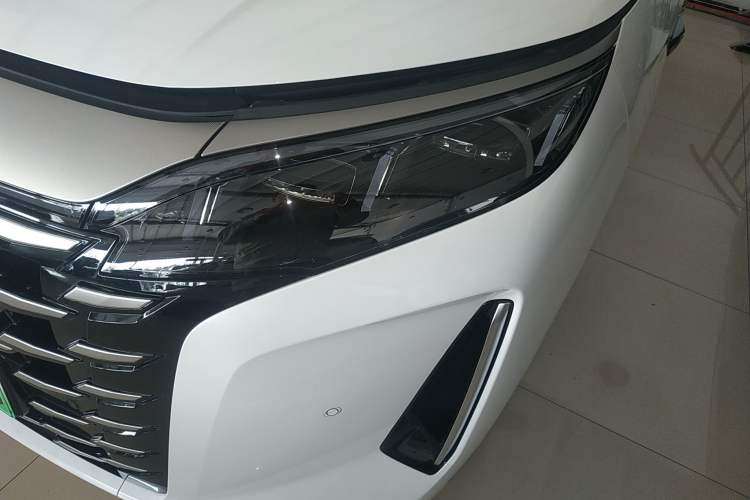 Used BYD Xia 2025 DM-i 1.5T 180km Excellence Model
