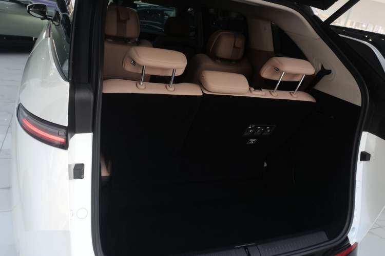 Used XPeng X9 2024 702 Ultra-Long Range Max
