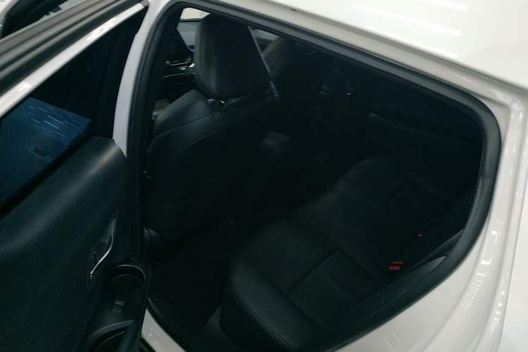 Used Toyota IZOA 2020 2.0L Yichi Version
