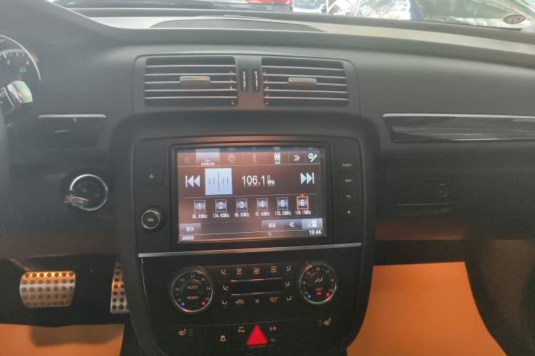 Used Mercedes-Benz R-Class 2017 R 320 4MATIC Business Edition Prestige Model
