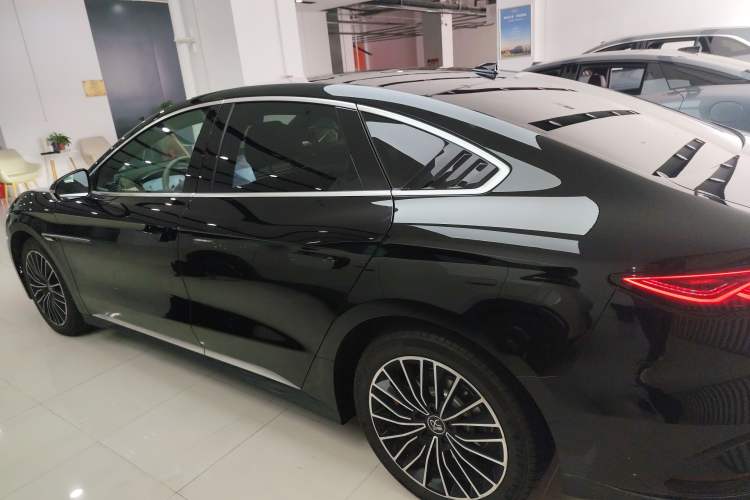 Used BYD Han 2025 EV with 701 km of Laser Radar-Enabled Intelligent Driving
