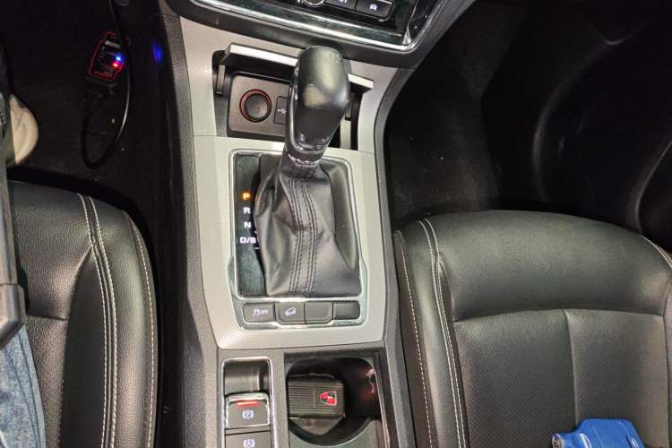 Used Roewe RX5 2019 20T Two-Wheel Drive Automatic 4G Connected Platinum Edition
