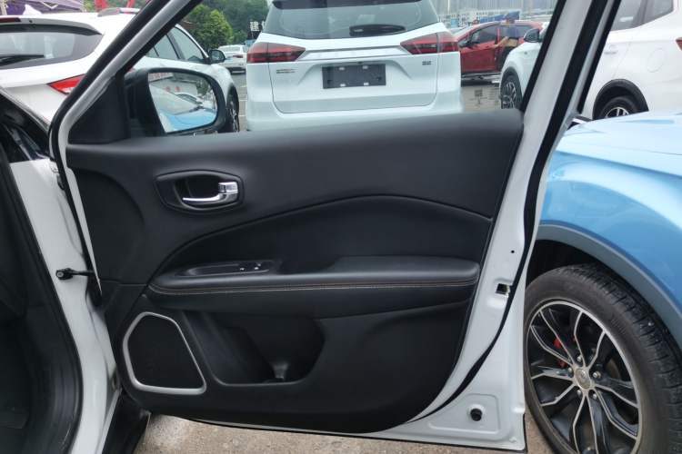 Used  Compass 2019 200T Automatic Family Edition - Connected Large Screen Version
