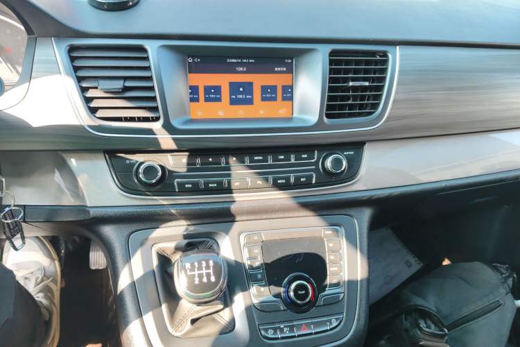 Used SAIC MAXUS G10 2021 2.0T Manual Elite Edition Diesel 7-Seater
