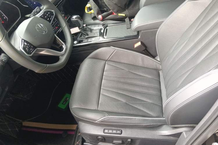 Used Volkswagen Passat 2022 330TSI Luxury Edition Custom Version