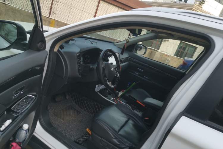 Used Mitsubishi Outlander 2019 2.0L Two-Wheel Drive Comfort Edition 5 Seats China V Standard