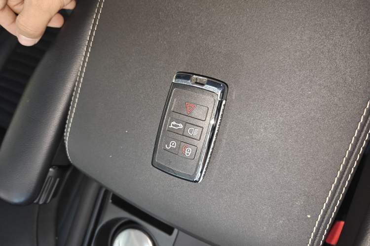 Used Land Rover Discovery 2023 360 PS R-Dynamic S
