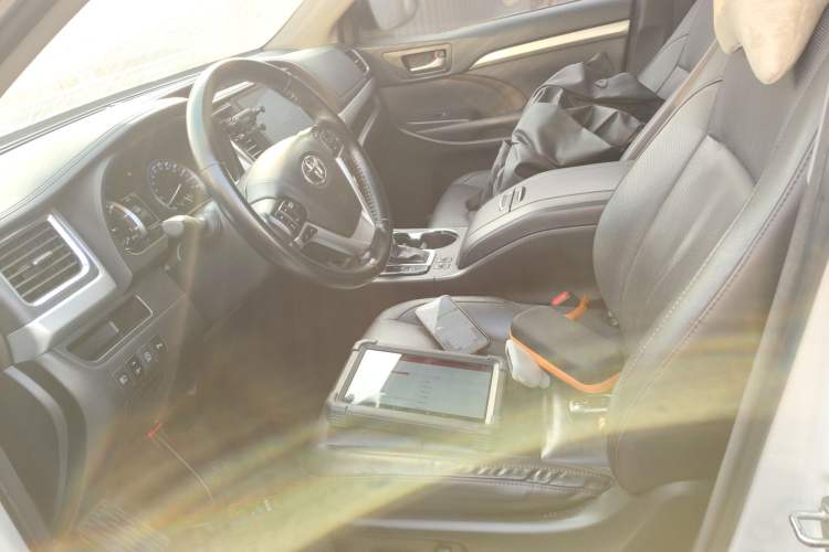 Used Toyota Highlander 2018 2.0T Two-Wheel-Drive Luxury Edition 7 Seats Emission Standard China V
